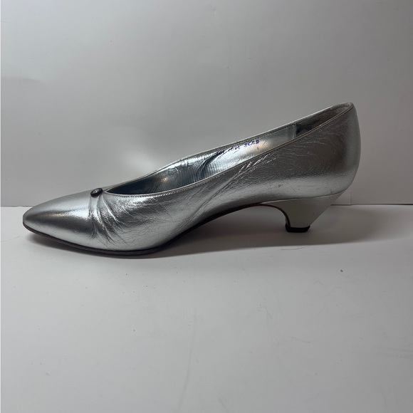 Vintage Metallic Gucci Silver Kitten Heels - Picture 5 of 9